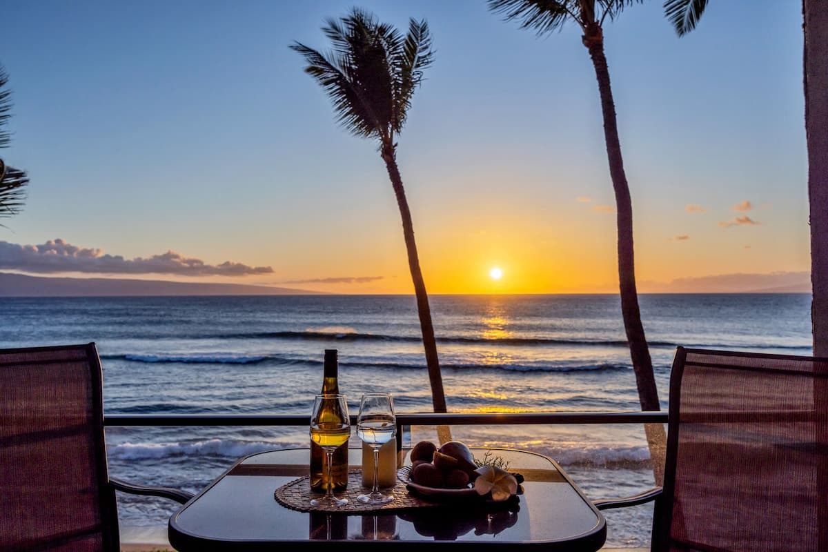 Condo in Lahaina · ★5.0 · 1 bedroom · 2 beds · 2 baths - Photo 2