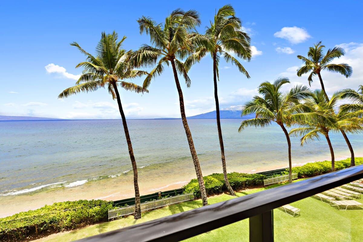 Condo in Lahaina · ★5.0 · 1 bedroom · 2 beds · 2 baths - Photo 4
