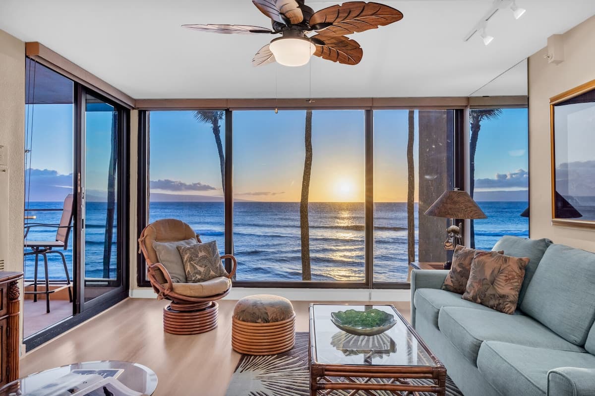 Condo in Lahaina · ★5.0 · 1 bedroom · 2 beds · 2 baths - Photo 1