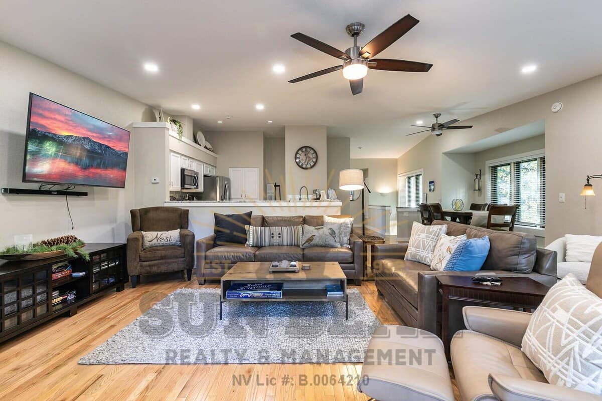 Condo in Incline Village · 3 bedrooms · 4 beds · 3 private baths - Photo 2