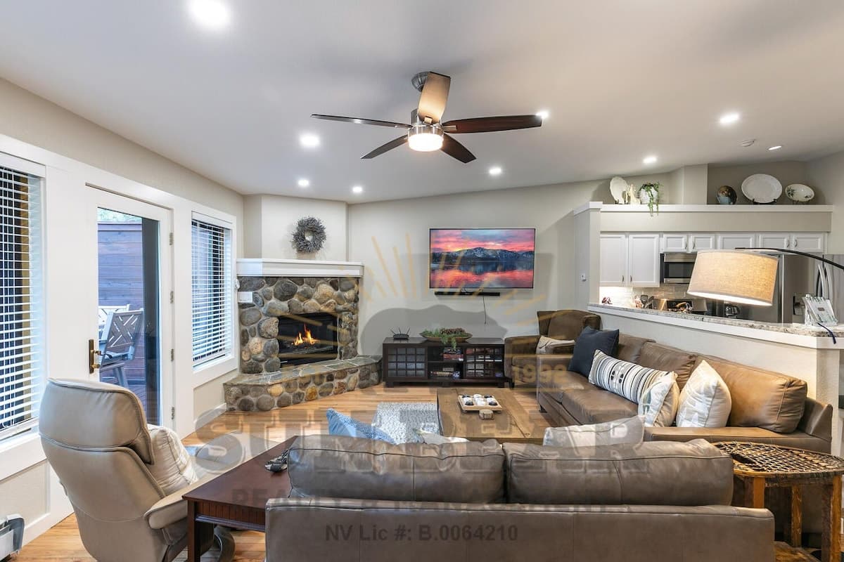 Condo in Incline Village · 3 bedrooms · 4 beds · 3 private baths - Photo 1