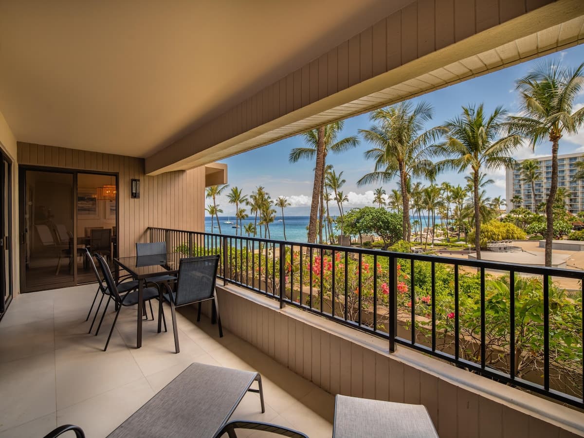 Condo in Lahaina · ★5.0 · 3 bedrooms · 4 beds · 2 baths - Photo 2