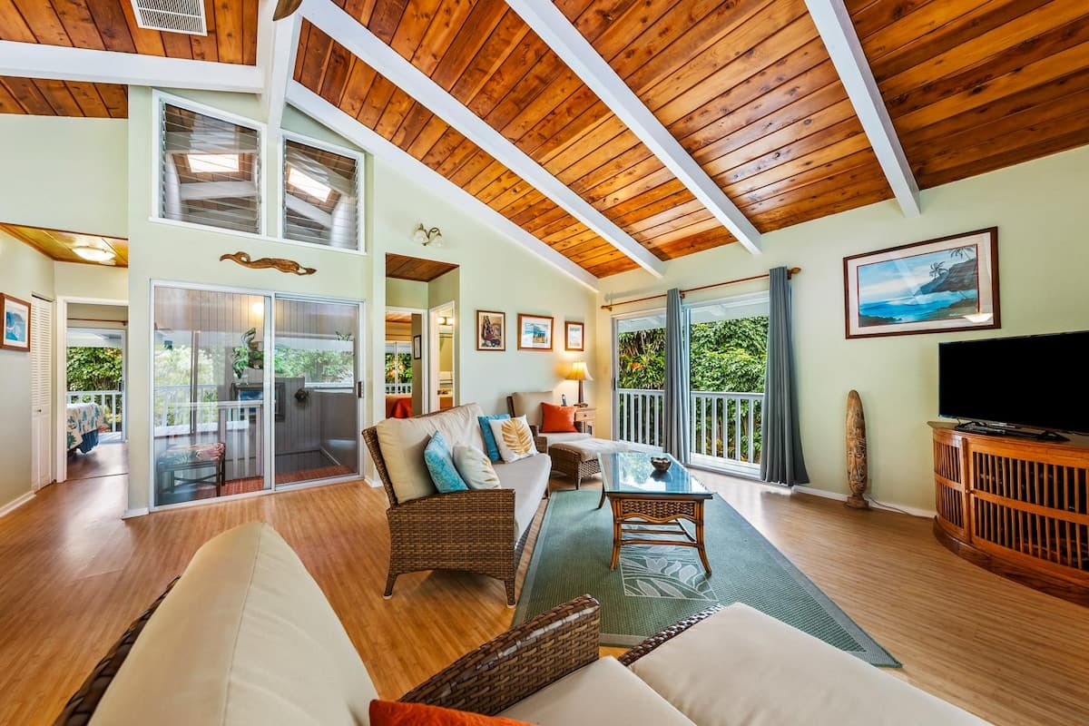Home in Hanalei · ★4.84 · 2 bedrooms · 2 beds · 1.5 baths - Photo 3