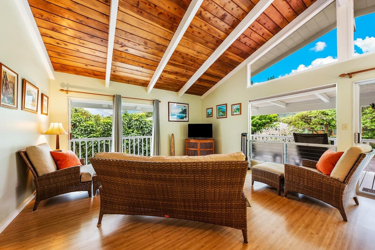 Home in Hanalei · ★4.84 · 2 bedrooms · 2 beds · 1.5 baths - Photo 4