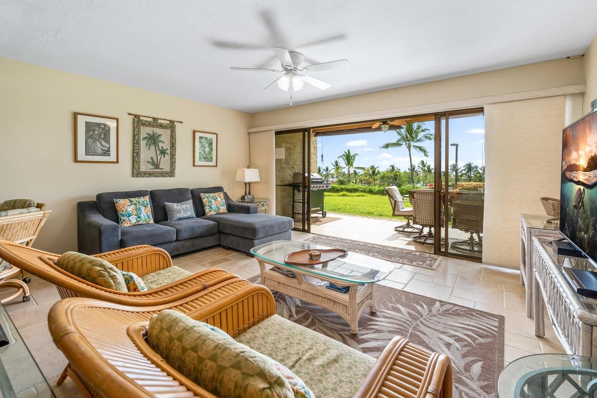 Condo in Kailua-Kona · ★4.71 · 2 bedrooms · 2 beds · 2 shared baths - Photo 2