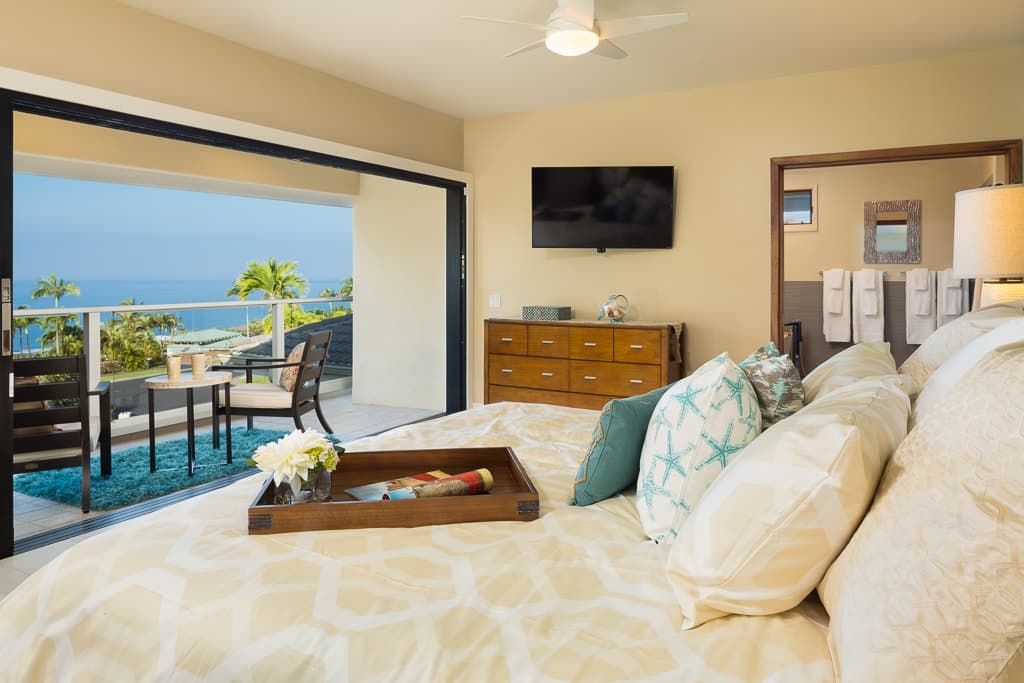 Home in Kailua-Kona · ★4.53 · 5 bedrooms · 7 beds · 3.5 private baths - Photo 5