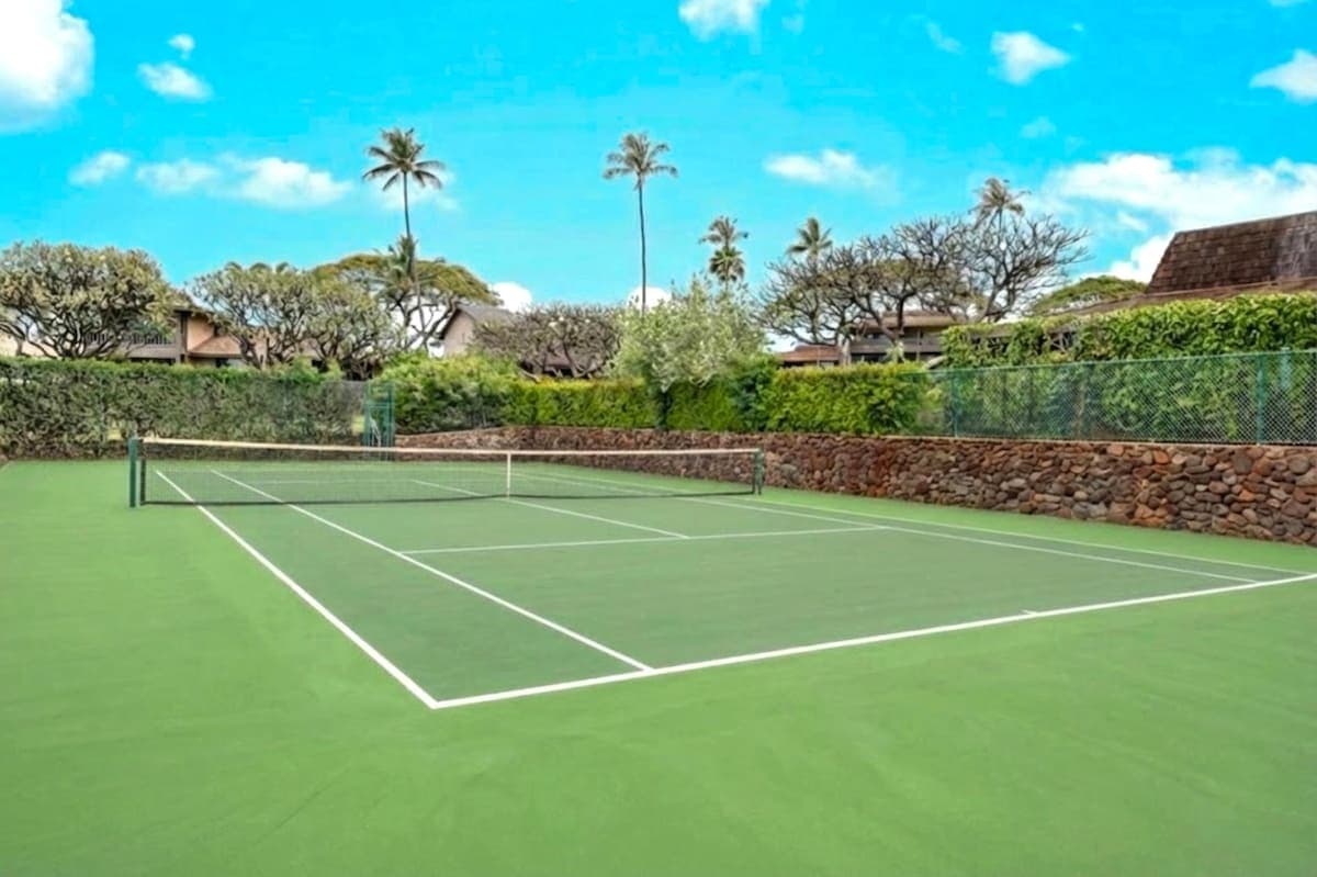 Condo in Lahaina · ★4.5 · 3 bedrooms · 3 beds · 3 private baths - Photo 4