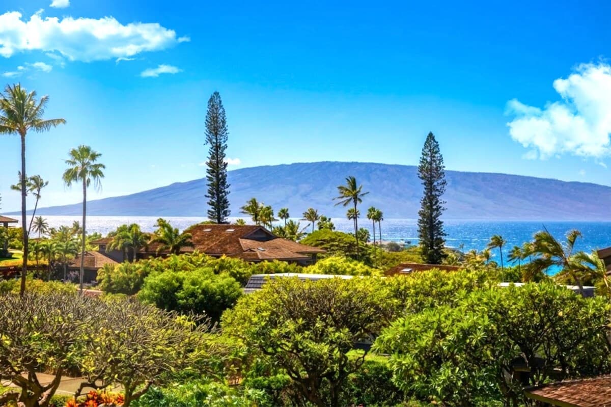 Condo in Lahaina · ★4.5 · 3 bedrooms · 3 beds · 3 private baths - Photo 1