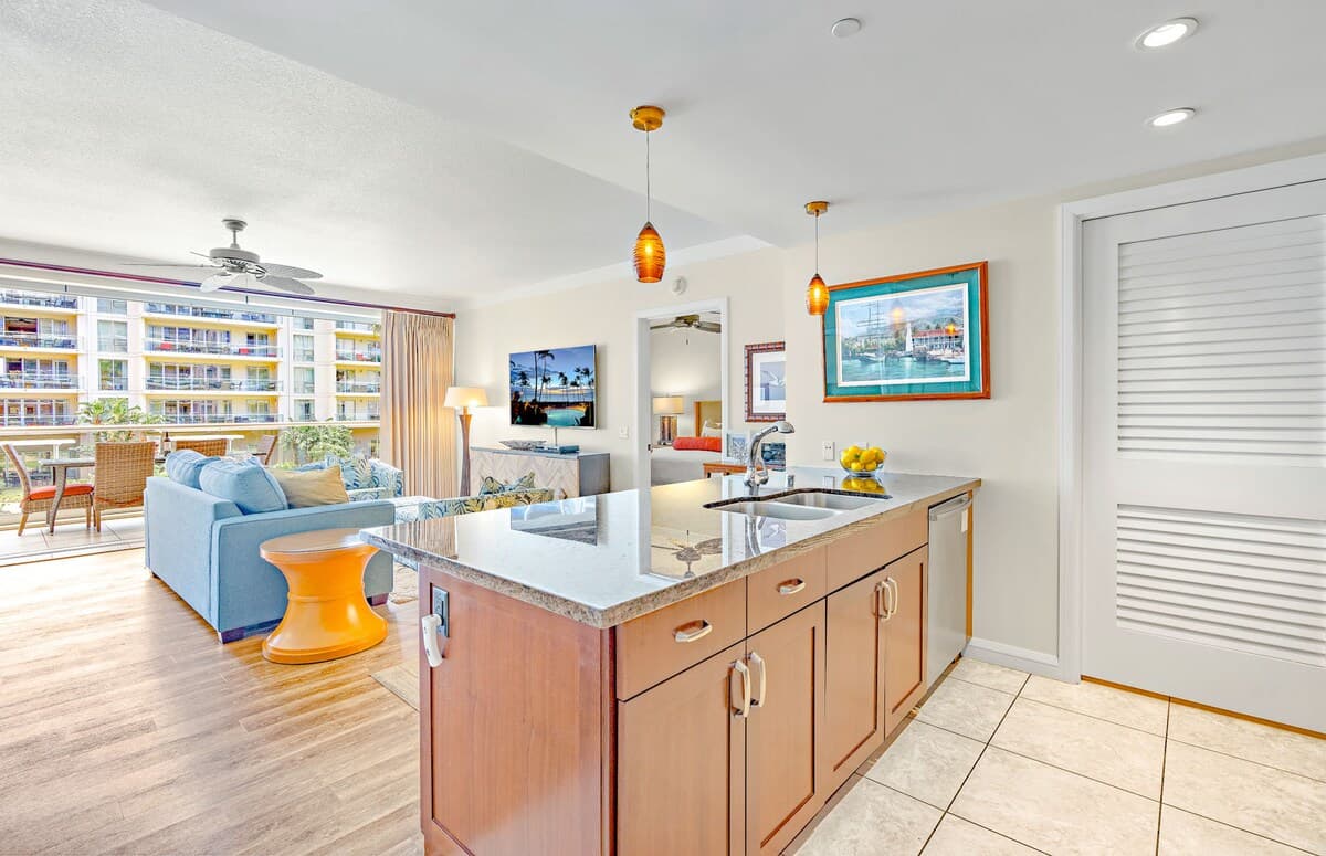 Condo in Lahaina · ★4.67 · 4 bedrooms · 6 beds · 4 baths - Photo 5