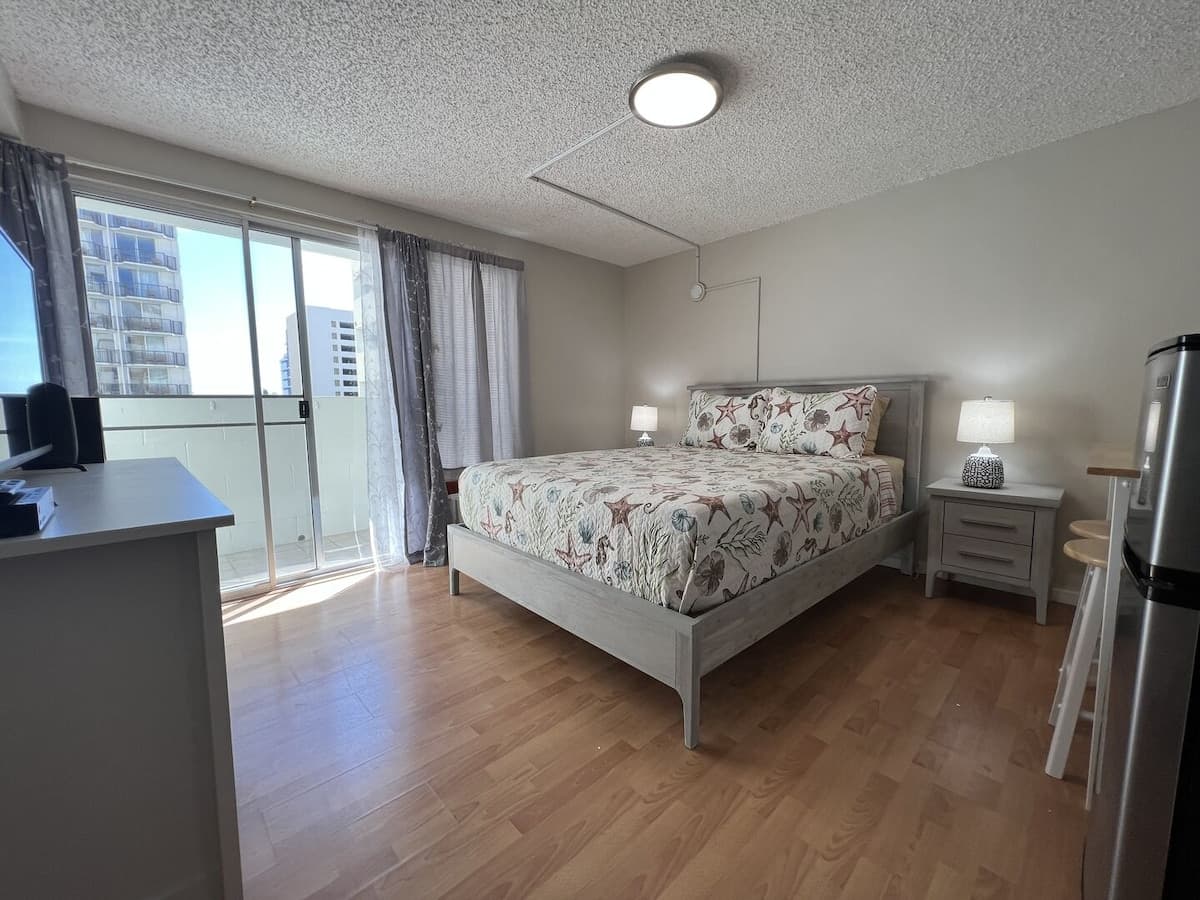 Condo in Honolulu · ★4.63 · 1 bedroom · 1 bed · 1 private bath - Photo 1