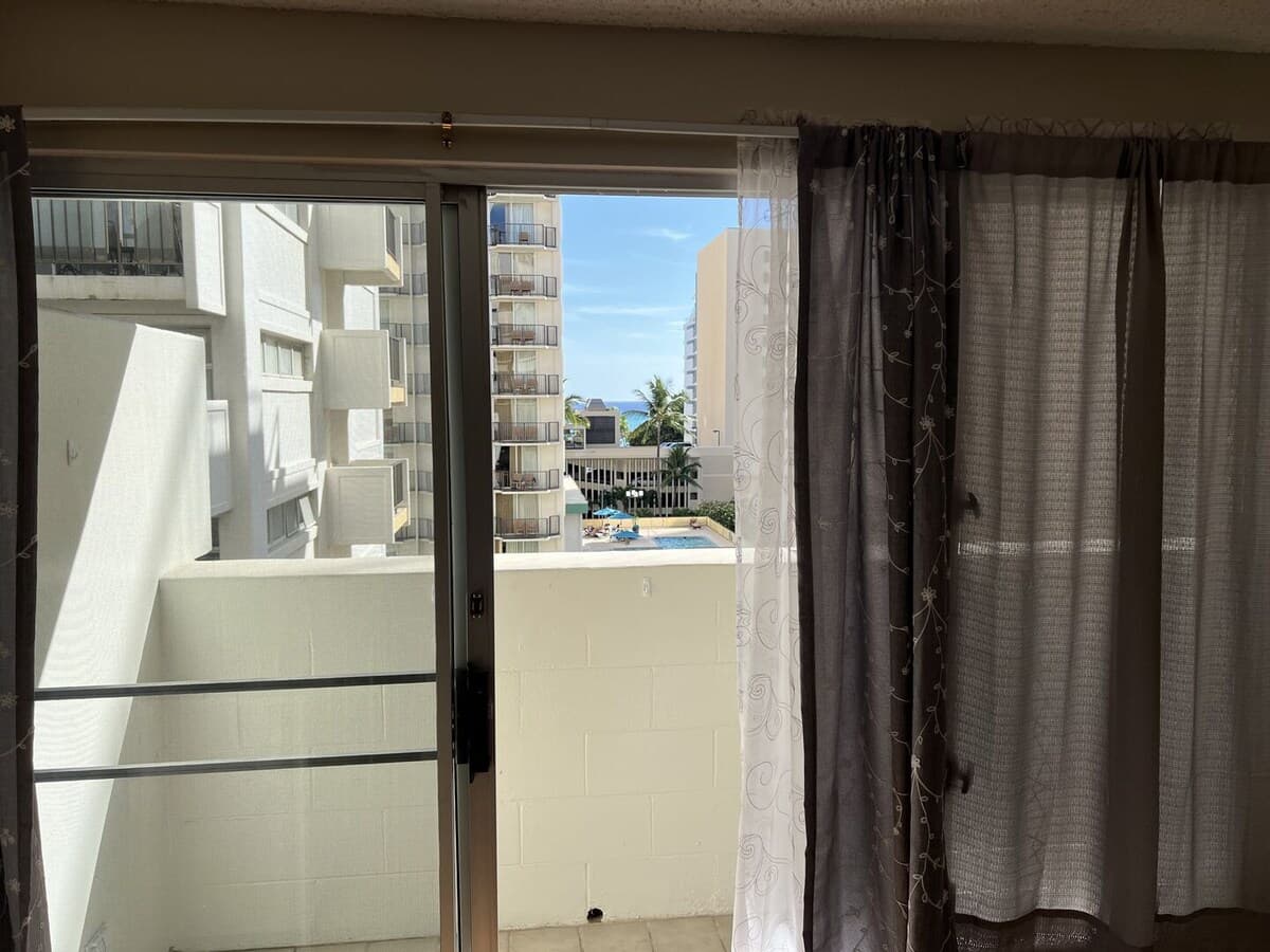 Condo in Honolulu · ★4.63 · 1 bedroom · 1 bed · 1 private bath - Photo 4