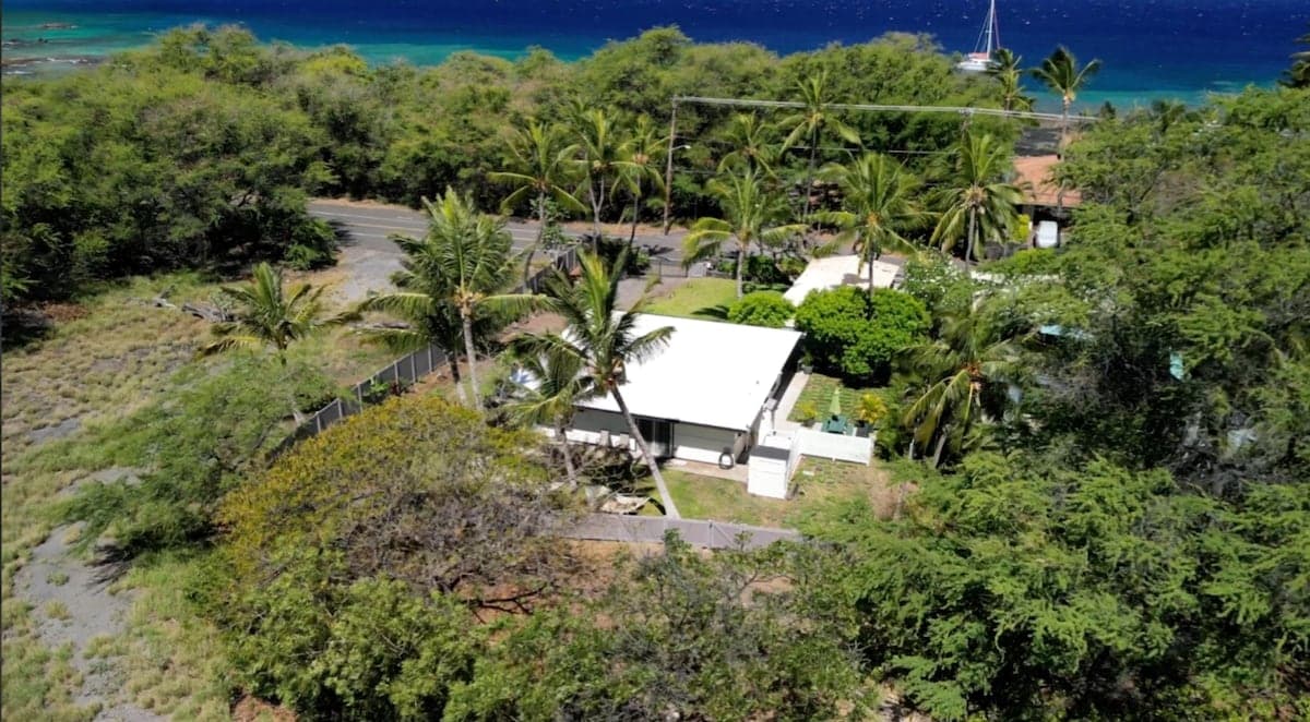 Home in Waimea · ★5.0 · 3 bedrooms · 3 beds · 3 baths - Photo 5