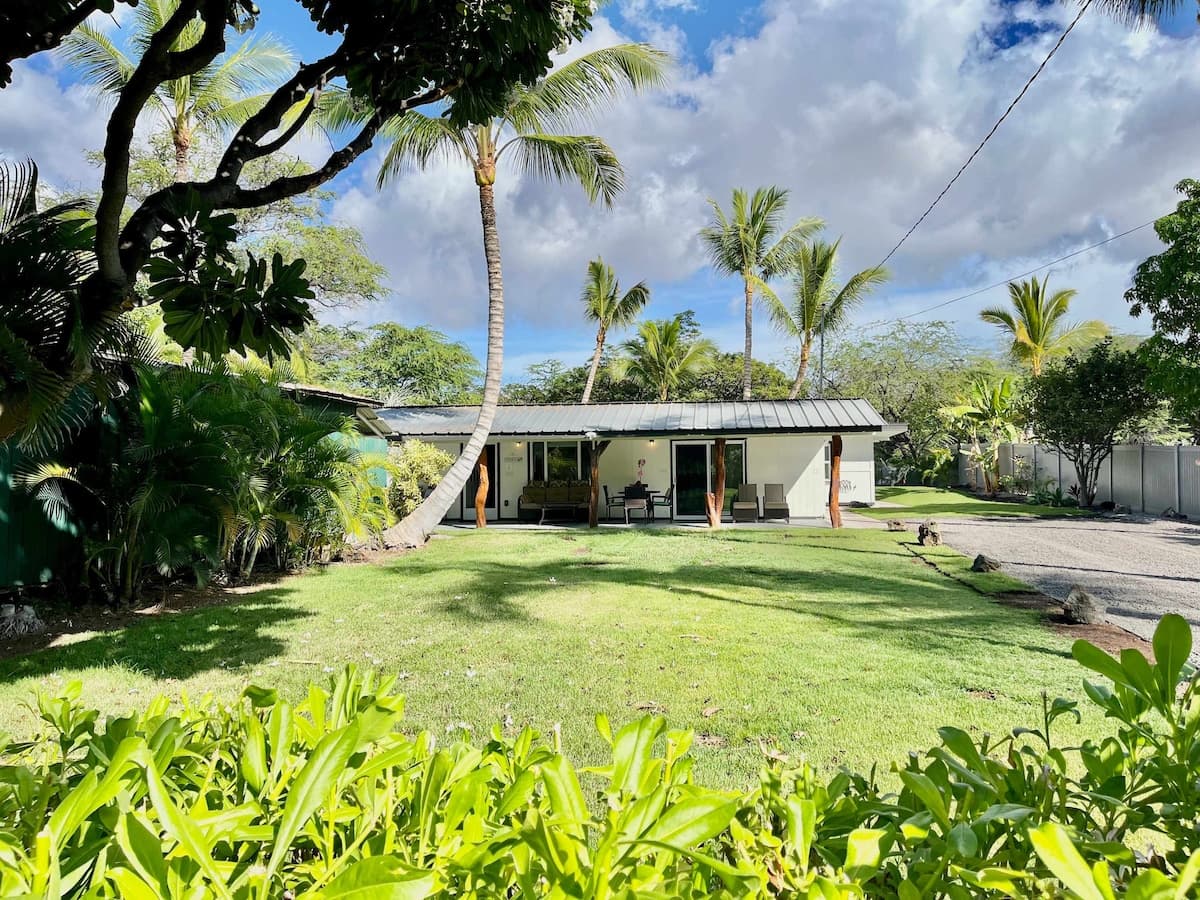 Home in Waimea · ★5.0 · 3 bedrooms · 3 beds · 3 baths - Photo 2