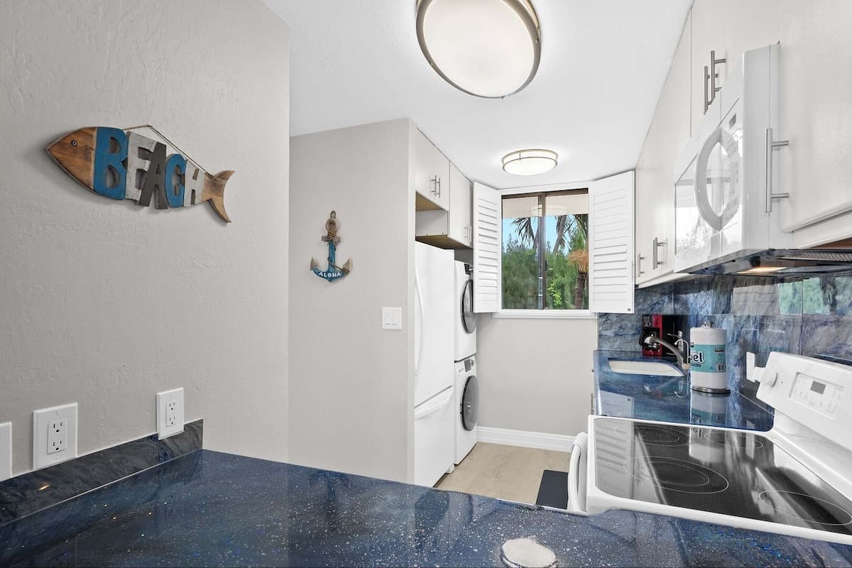 Condo in Wailuku · ★4.88 · 2 bedrooms · 3 beds · 2 baths - Photo 3