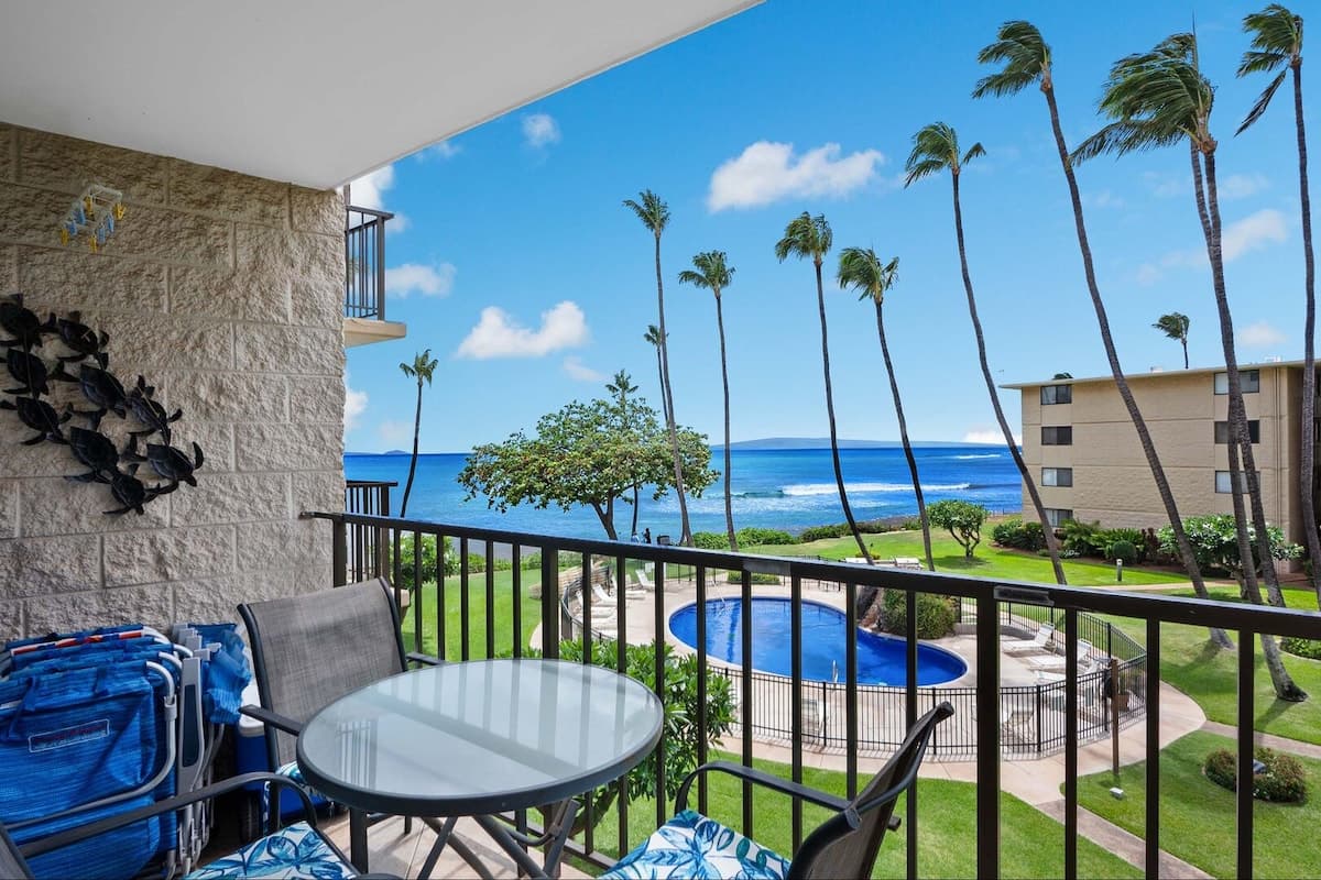 Condo in Wailuku · ★4.88 · 2 bedrooms · 3 beds · 2 baths - Photo 1