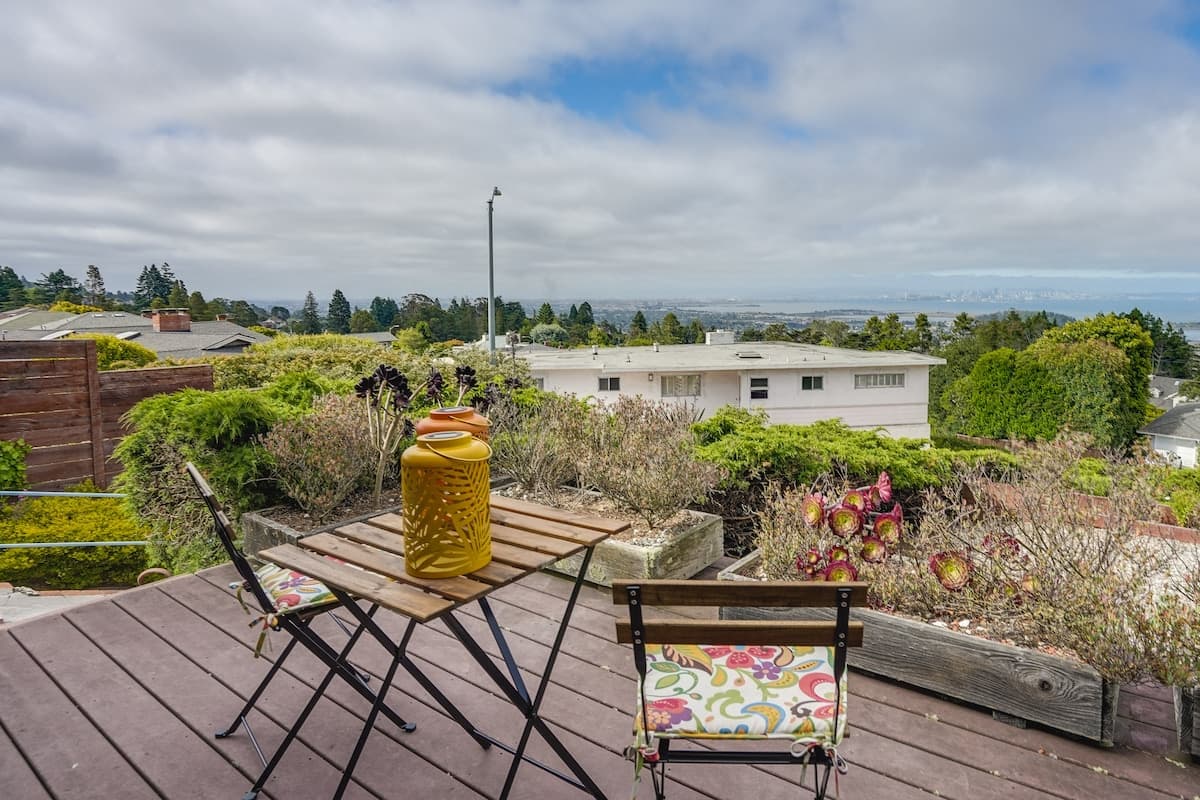 Bay Views & Golden Gate Bridge, Deck + Fireplace - Photo 2