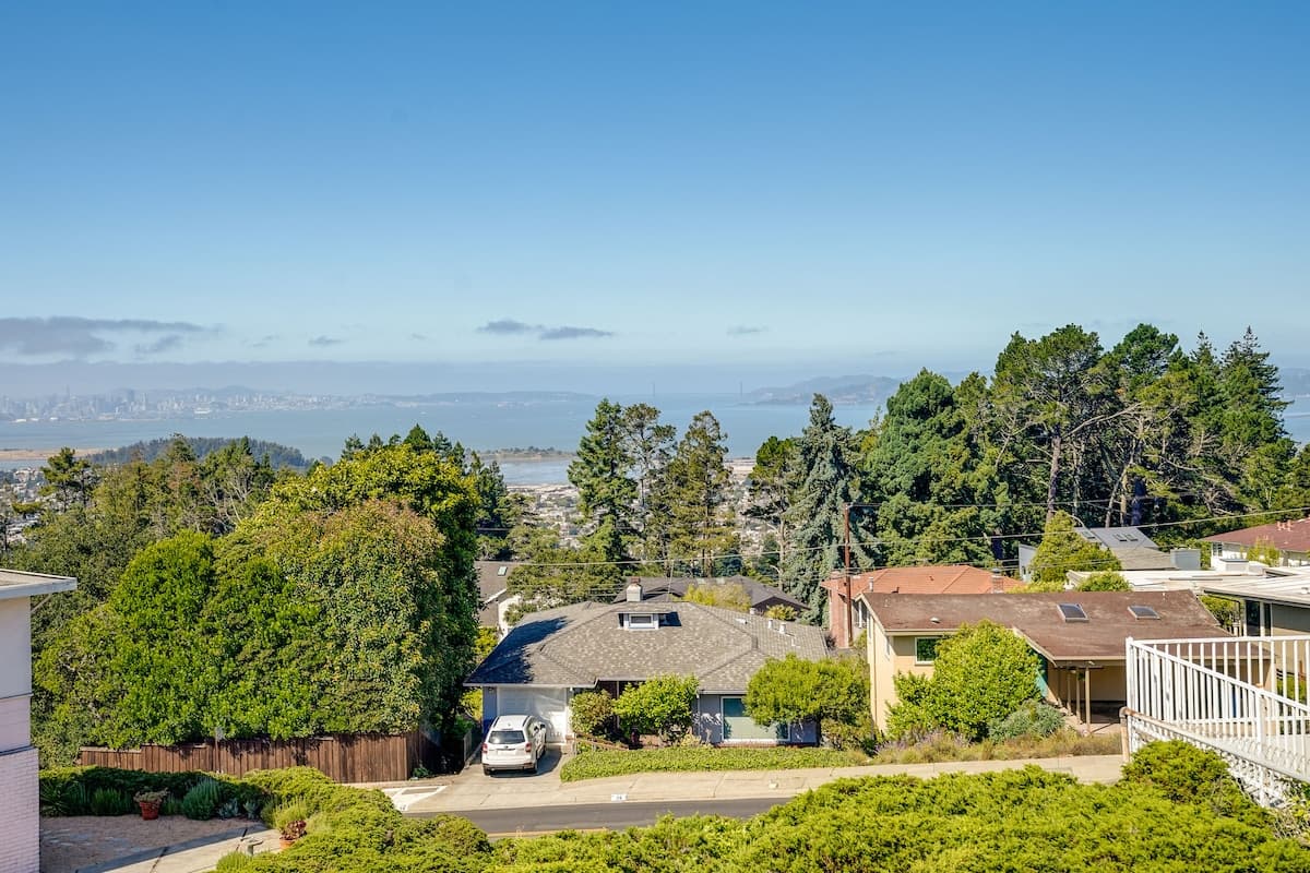 Bay Views & Golden Gate Bridge, Deck + Fireplace - Photo 3
