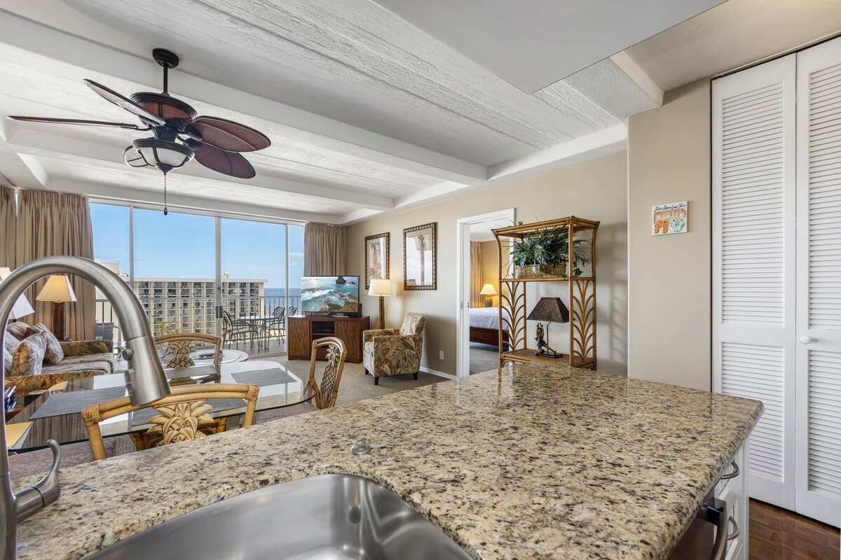 Condo in Lahaina · ★5.0 · 1 bedroom · 1 bed · 2 baths - Photo 4