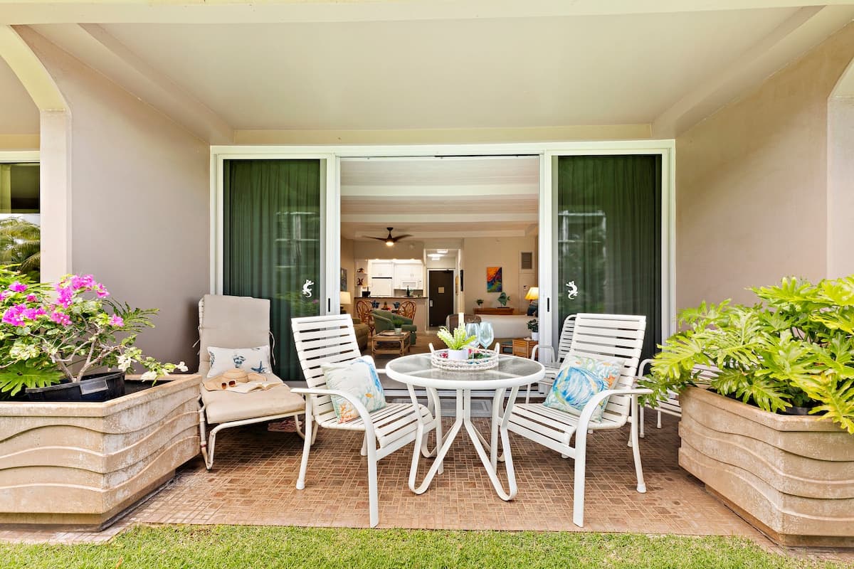 Condo in Lahaina · ★5.0 · Studio · 2 beds · 2 baths - Photo 3