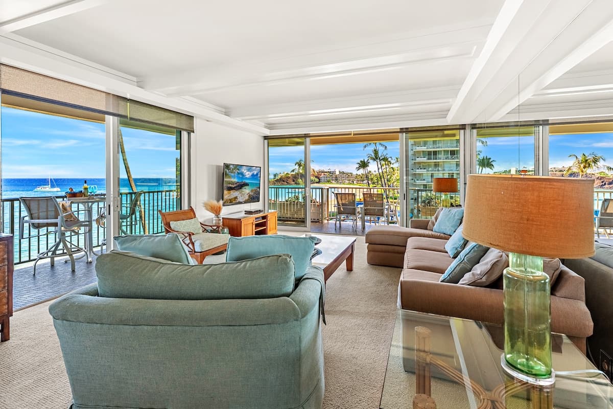 Condo in Lahaina · ★4.5 · 2 bedrooms · 2 beds · 2 baths - Photo 1