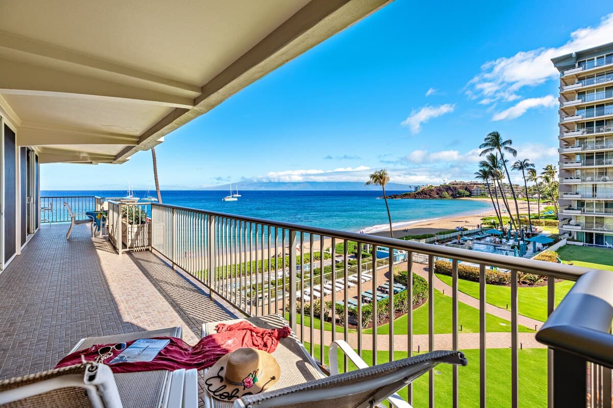 Condo in Lahaina · ★4.5 · 2 bedrooms · 2 beds · 2 baths - Photo 3