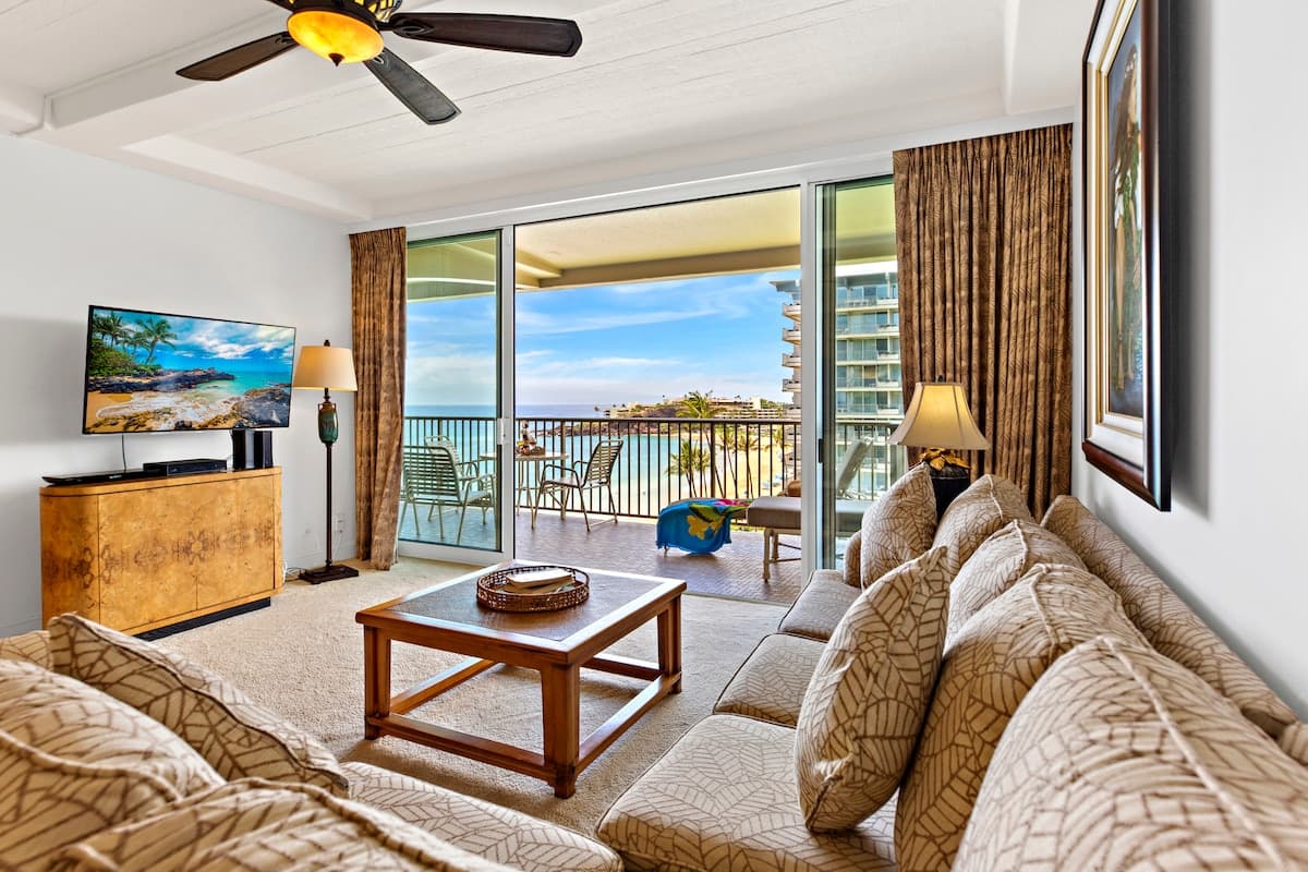 Condo in Lahaina · ★5.0 · 1 bedroom · 1 bed · 1 bath - Photo 2