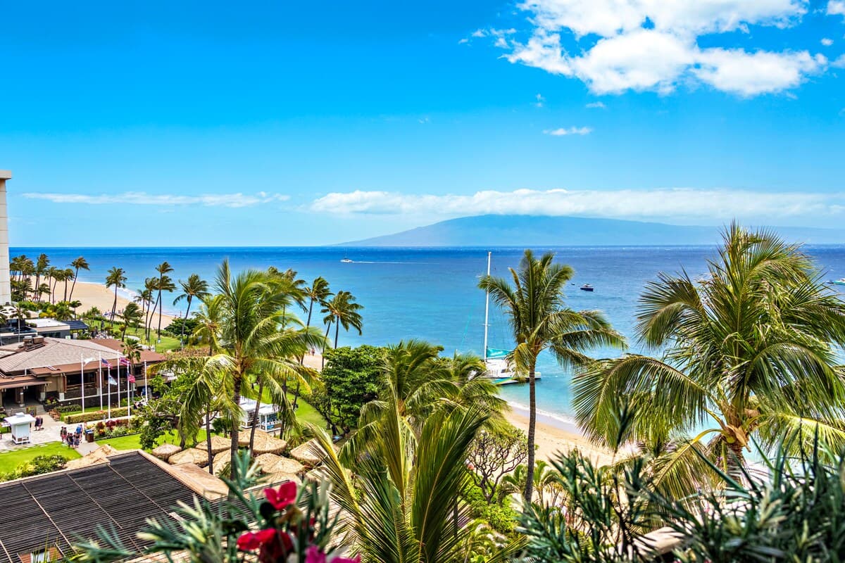 Condo in Lahaina · ★4.33 · 1 bedroom · 1 bed · 2 baths - Photo 4