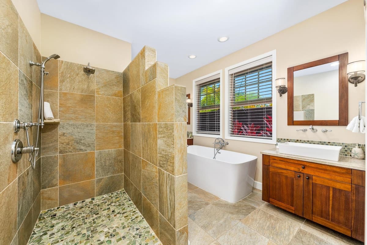 Home in Kailua-Kona · ★4.95 · 3 bedrooms · 4 beds · 2.5 baths - Photo 5