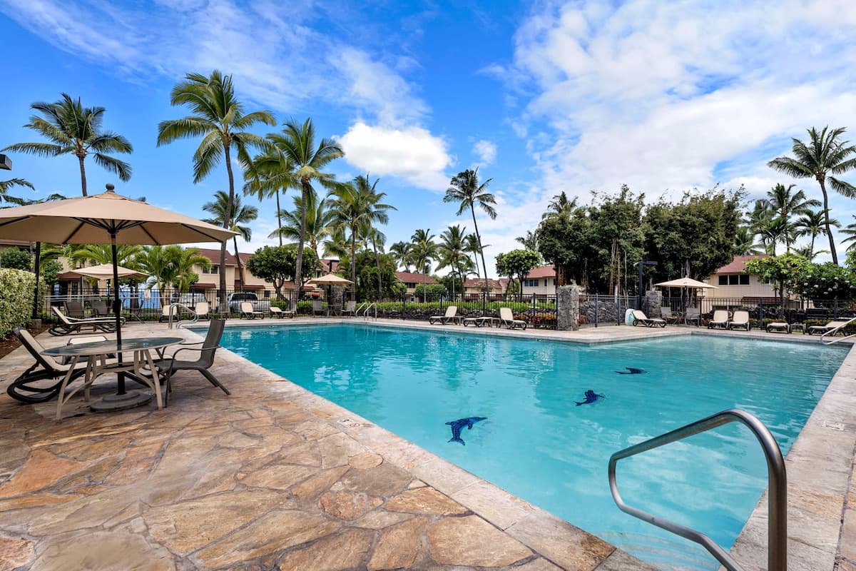 Condo in Kailua-Kona · ★4.92 · 2 bedrooms · 3 beds · 2 baths - Photo 2