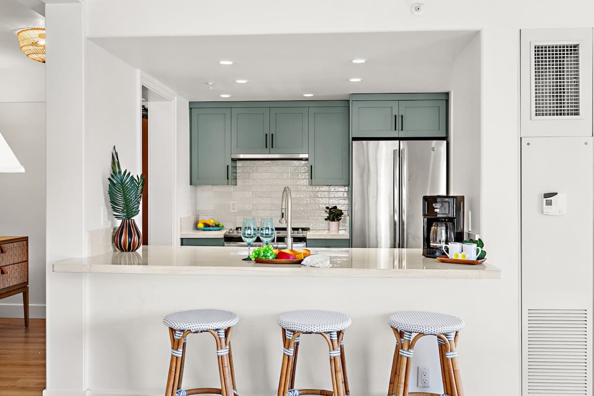 Condo in Lahaina · ★5.0 · 2 bedrooms · 2 beds · 2 baths - Photo 3