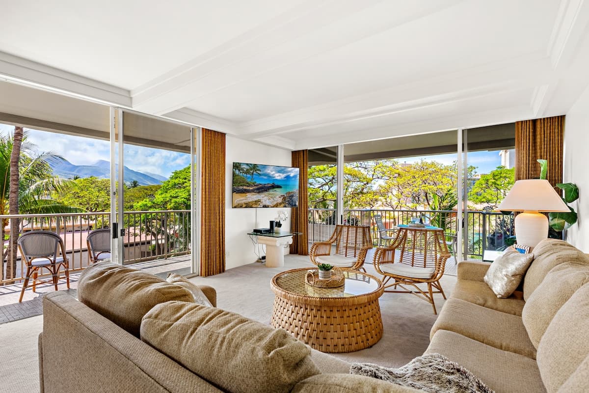 Condo in Lahaina · ★5.0 · 2 bedrooms · 2 beds · 2 baths - Photo 1