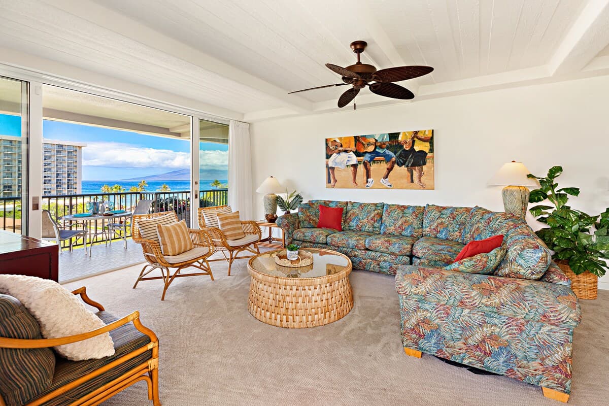 Condo in Lahaina · ★4.0 · 2 bedrooms · 2 beds · 2 baths - Photo 4