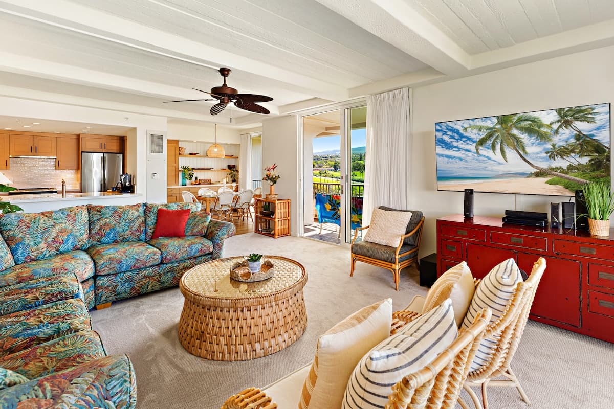 Condo in Lahaina · ★4.0 · 2 bedrooms · 2 beds · 2 baths - Photo 2