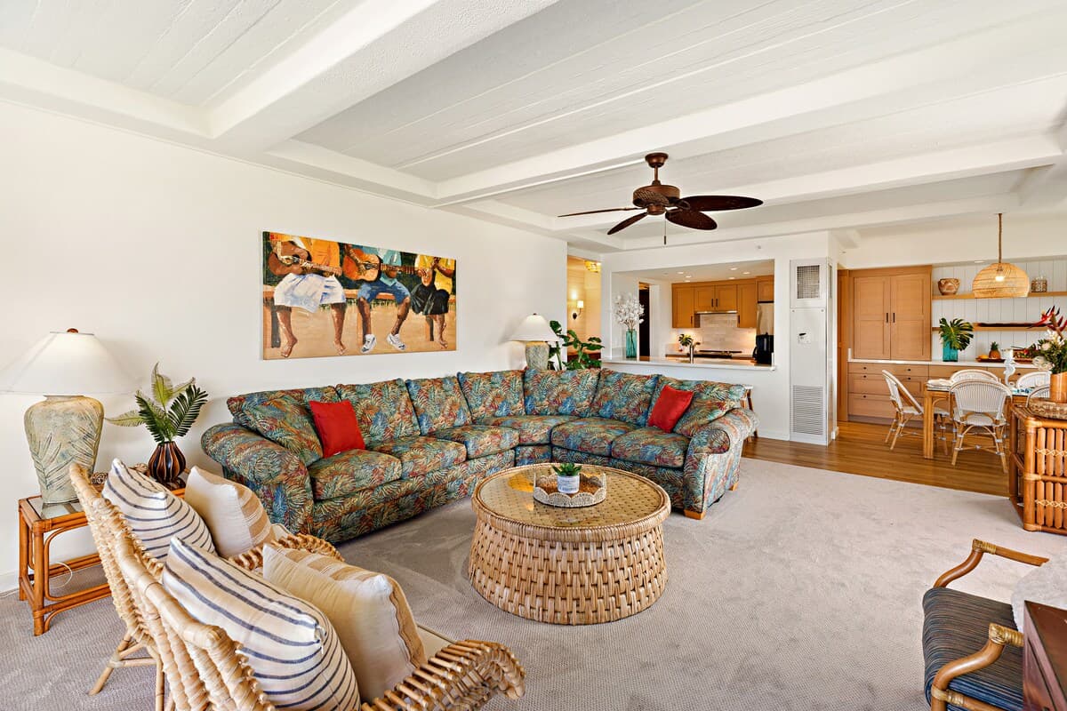 Condo in Lahaina · ★4.0 · 2 bedrooms · 2 beds · 2 baths - Photo 3