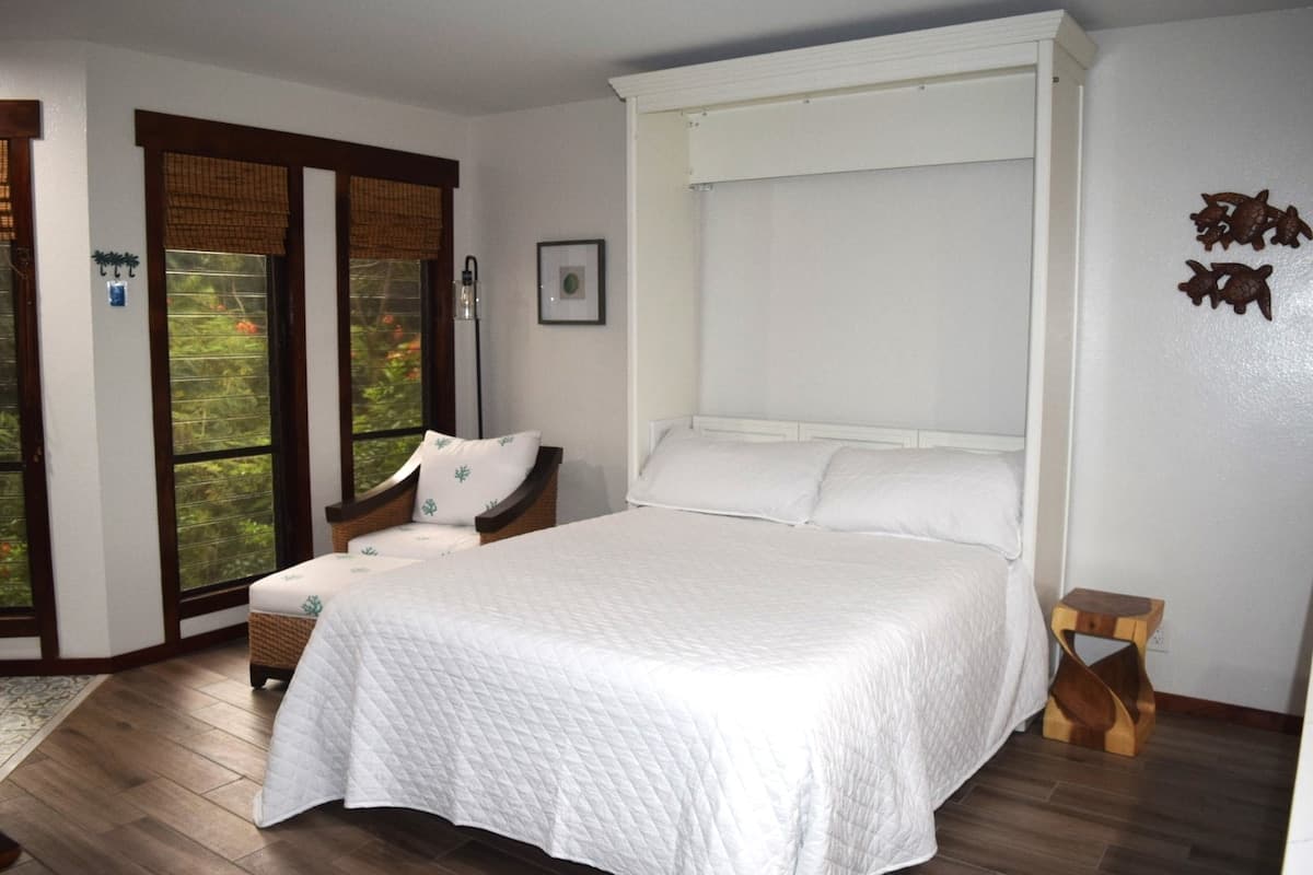 Condo in Koloa · ★4.94 · 1 bedroom · 2 beds · 1 shared bath - Photo 2