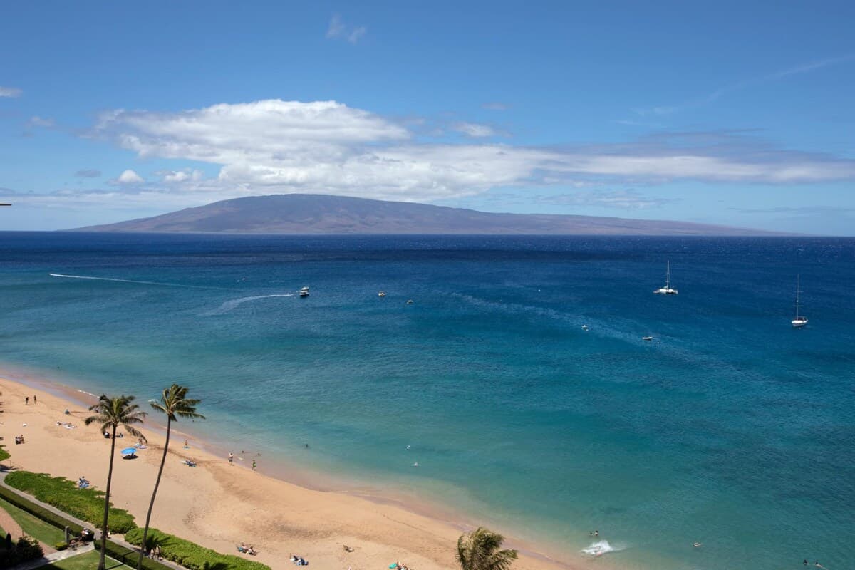 Condo in Lahaina · ★4.67 · 1 bedroom · 2 beds · 2 baths - Photo 4