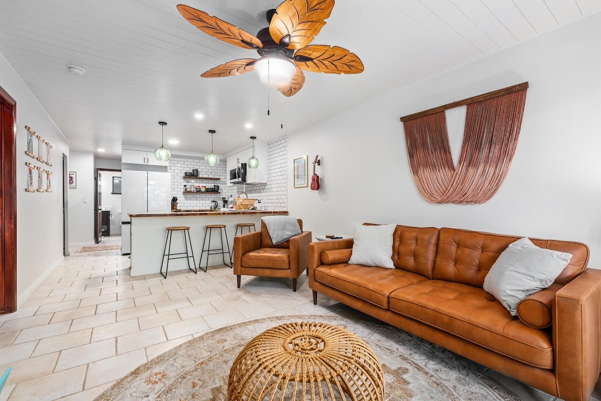 Condo in Kailua-Kona · ★4.42 · 2 bedrooms · 4 beds · 2 shared baths - Photo 3