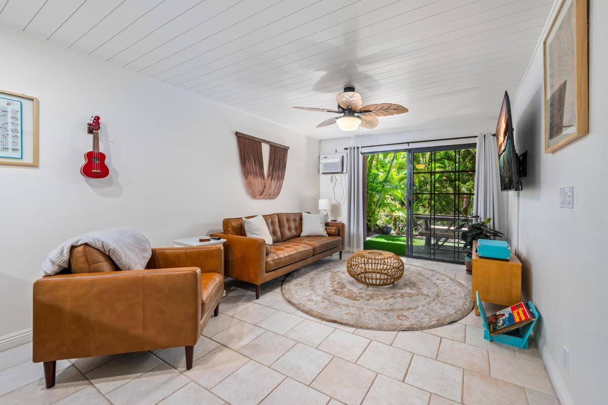 Condo in Kailua-Kona · ★4.42 · 2 bedrooms · 4 beds · 2 shared baths - Photo 4