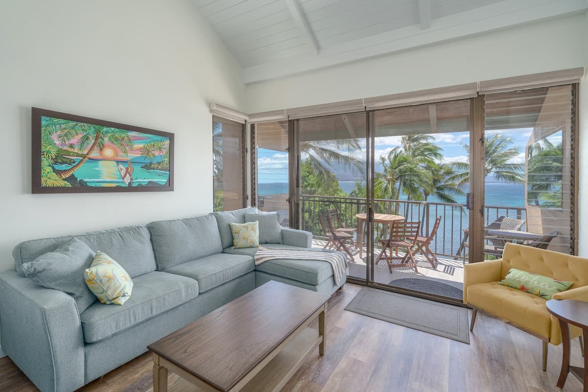 Condo in Wailuku · ★4.47 · 3 bedrooms · 5 beds · 2 shared baths - Photo 1