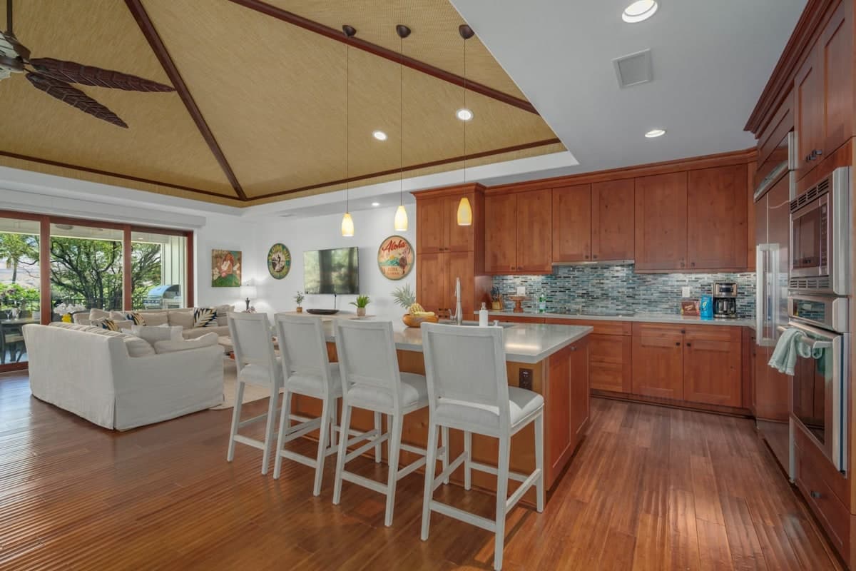 Home in Waimea · ★5.0 · 4 bedrooms · 6 beds · 3.5 private baths - Photo 4