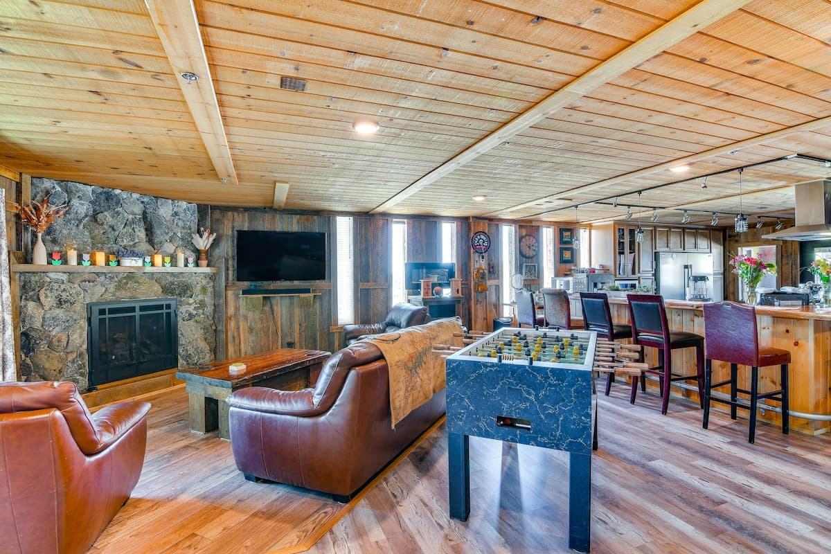 Condo in Stateline · ★4.99 · 3 bedrooms · 4 beds · 3 private baths - Photo 2