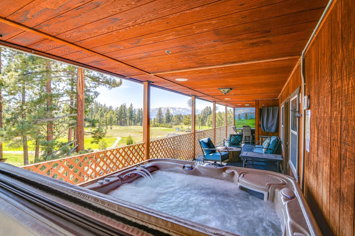 Condo in Stateline · ★4.99 · 3 bedrooms · 4 beds · 3 private baths - Photo 1
