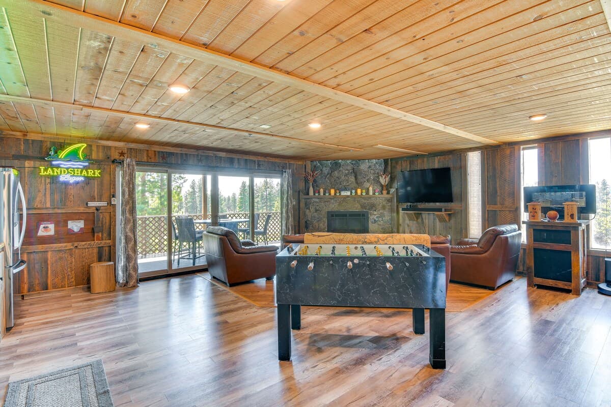 Condo in Stateline · ★4.99 · 3 bedrooms · 4 beds · 3 private baths - Photo 4