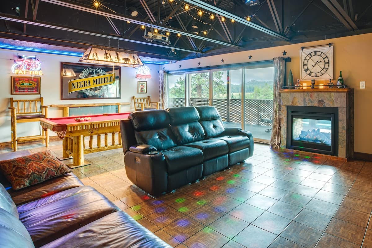 Condo in Stateline · ★4.99 · 3 bedrooms · 4 beds · 3 private baths - Photo 3