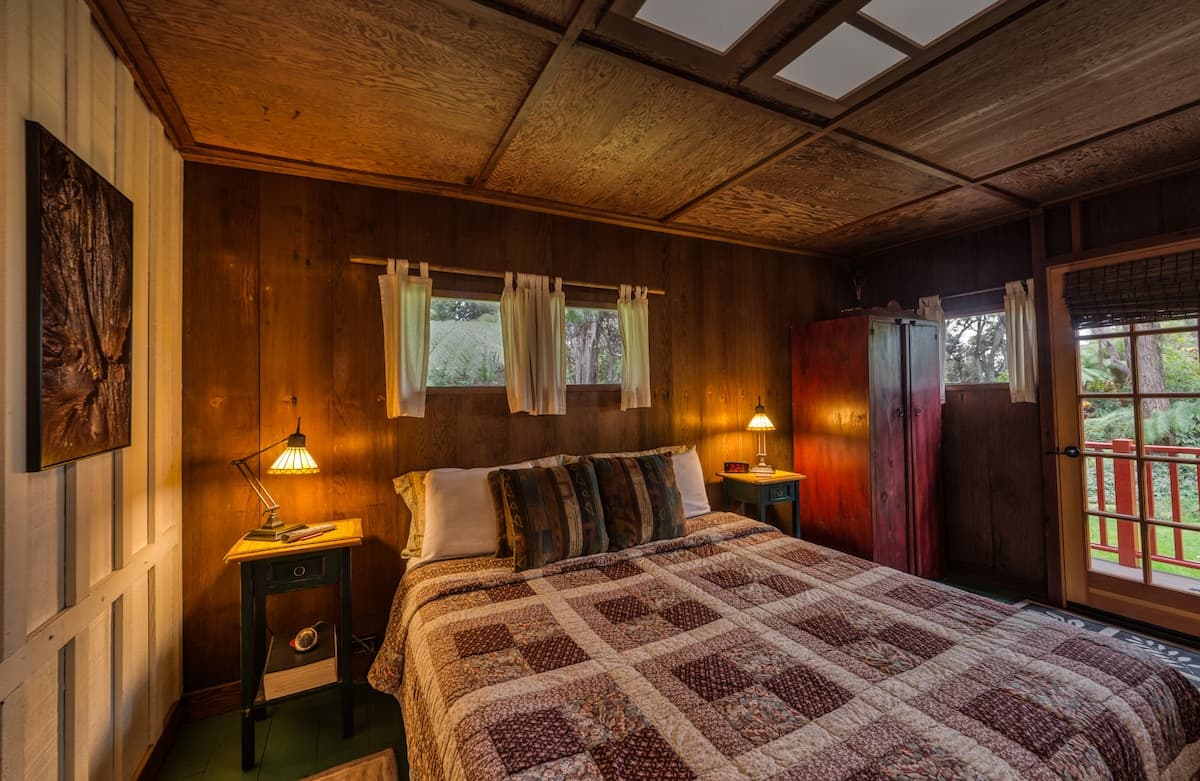 Cabin in Volcano · ★4.99 · 1 bedroom · 3 beds · 1 bath - Photo 4