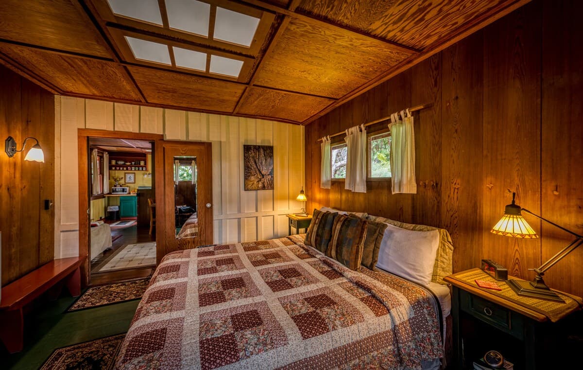 Cabin in Volcano · ★4.99 · 1 bedroom · 3 beds · 1 bath - Photo 5