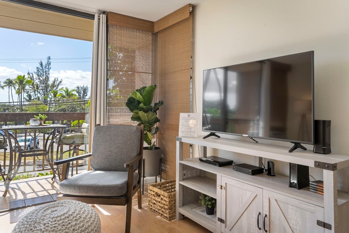 Condo in Kihei · ★4.88 · 1 bedroom · 2 beds · 1 private bath - Photo 5