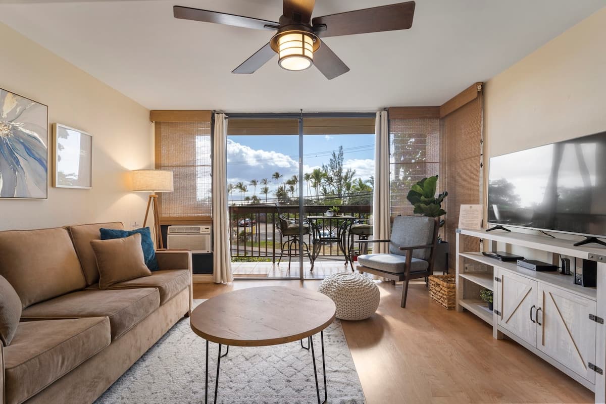 Condo in Kihei · ★4.88 · 1 bedroom · 2 beds · 1 private bath - Photo 2