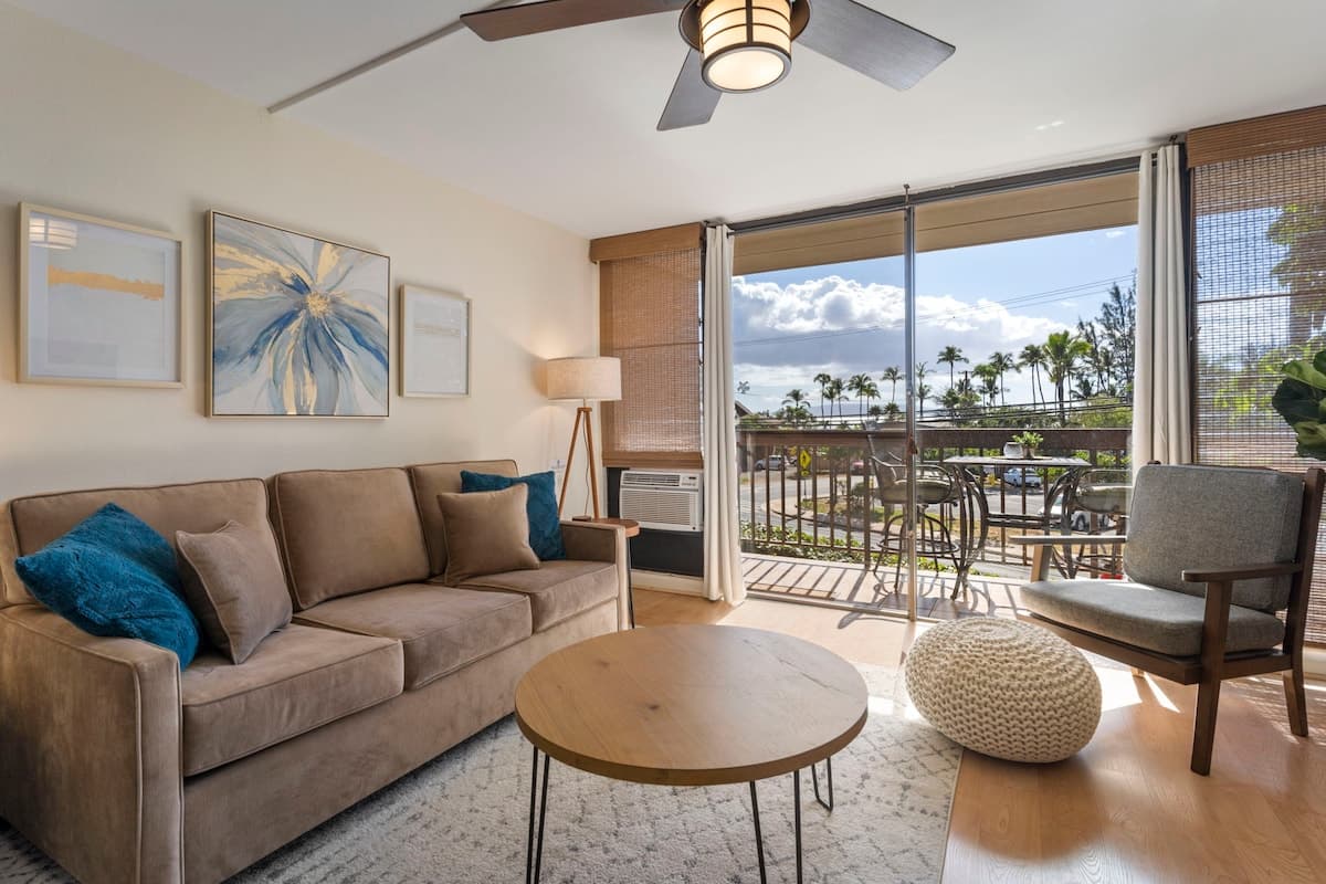 Condo in Kihei · ★4.88 · 1 bedroom · 2 beds · 1 private bath - Photo 4