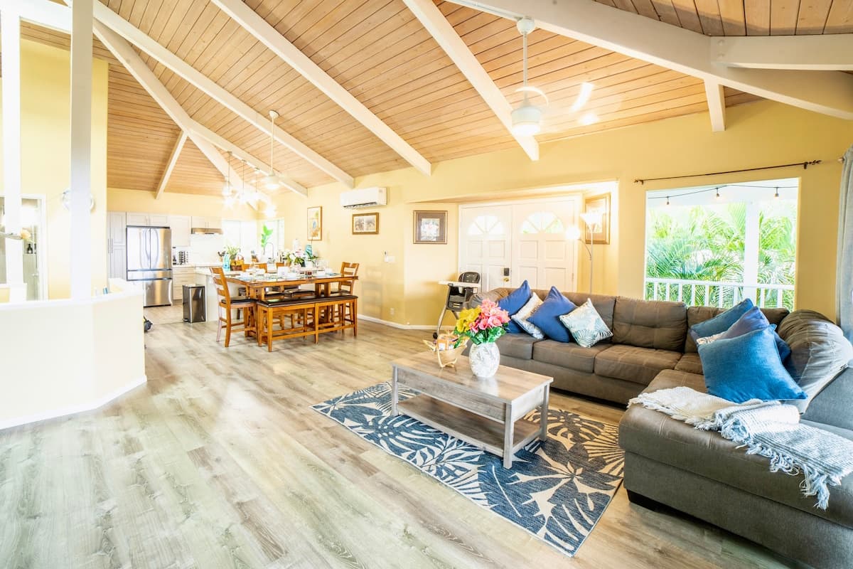 Home in Kailua-Kona · ★4.93 · 3 bedrooms · 7 beds · 3 private baths - Photo 5